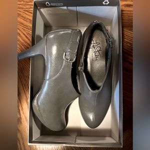 Style & Company Grey Pumps